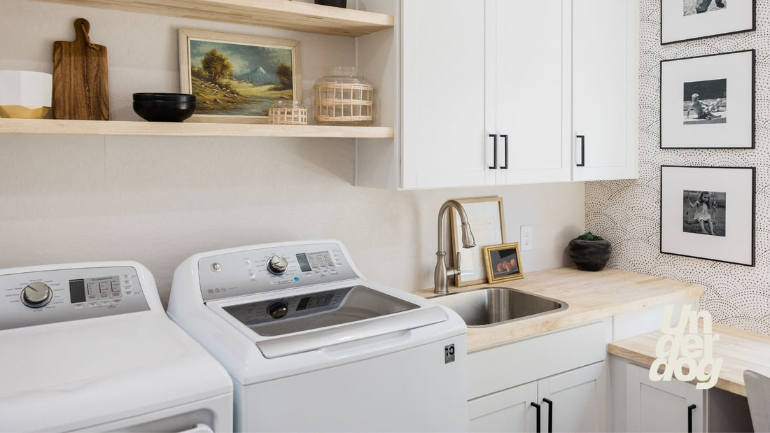 Une cuisine moderne mettant en avant un lave-linge top.