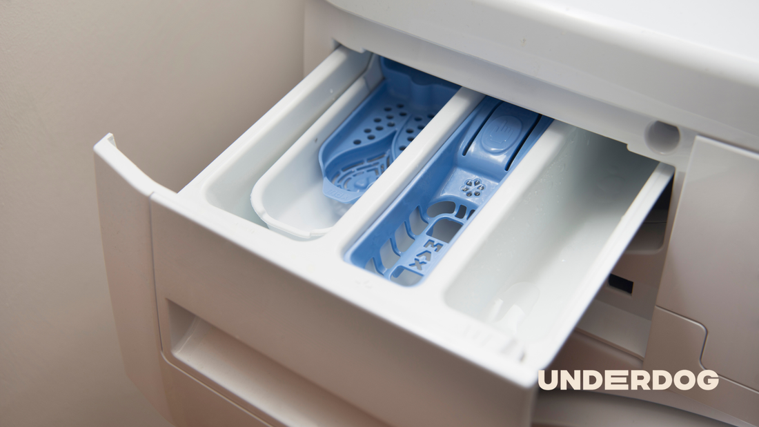 Bac à lessive ouvert d'une machine à laver