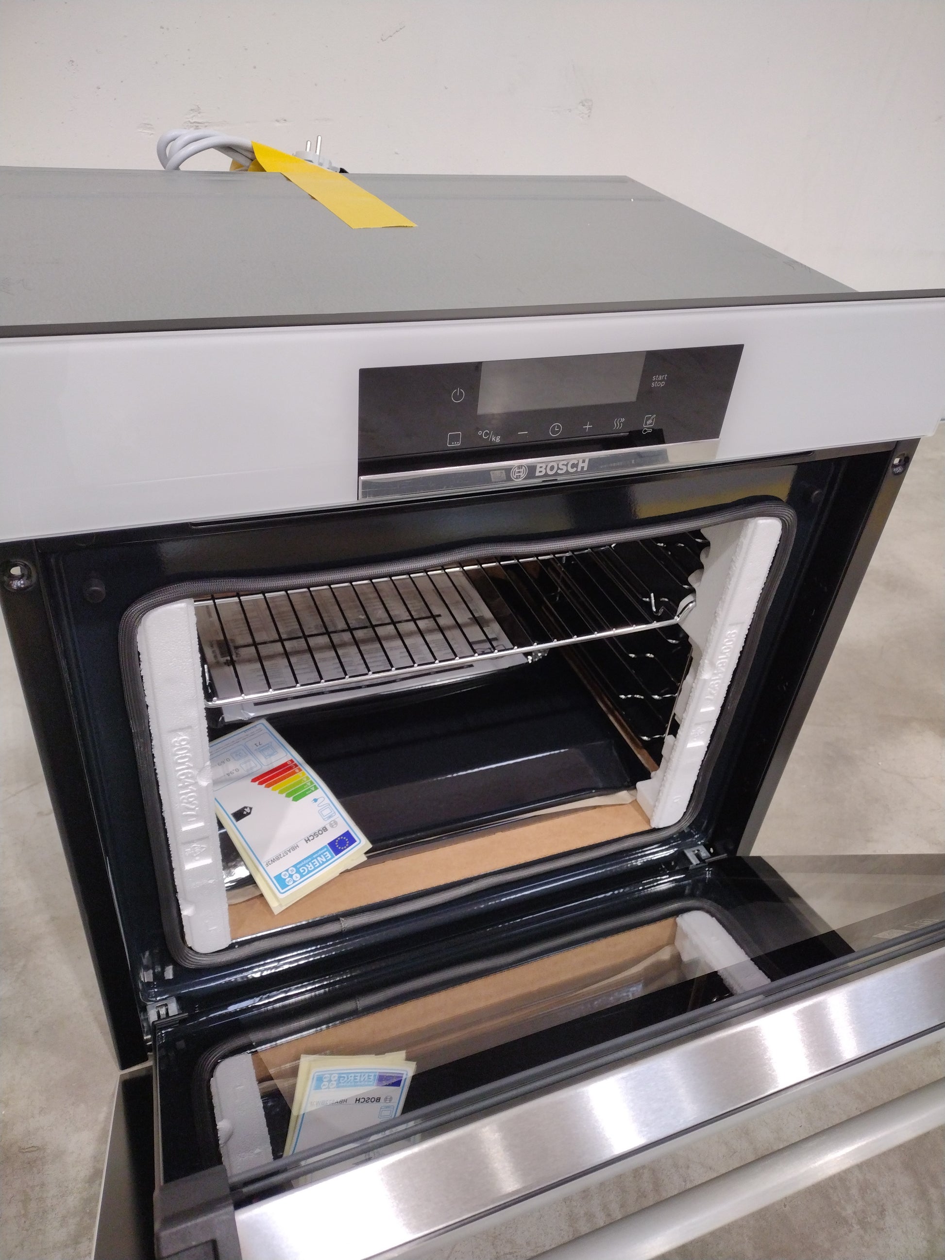 Four Chaleur Tournante 71 L Reconditionné BOSCH HBA572BW3F : détails