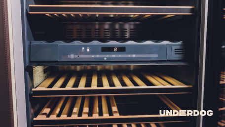 Une cave à vin ouverte