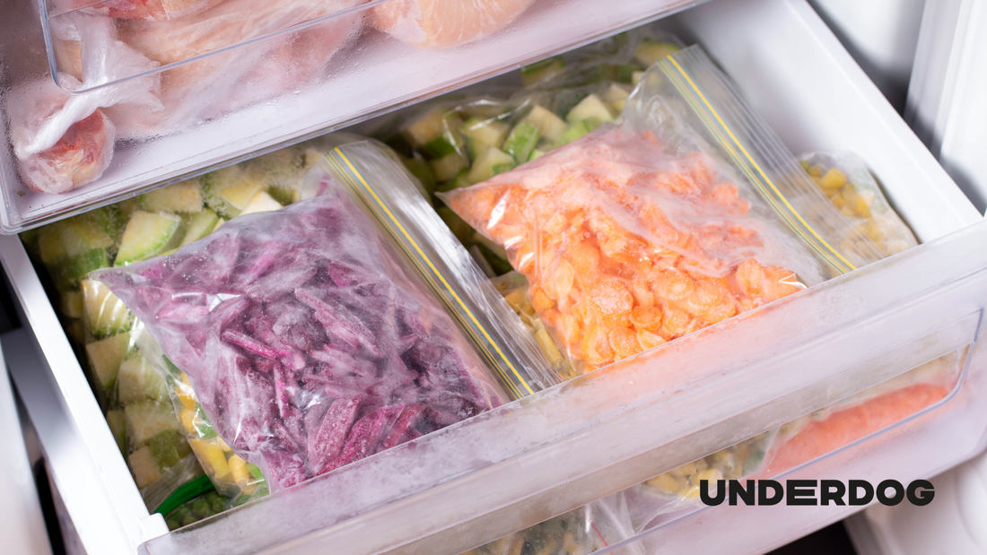 Un congélateur rempli de légumes surgelés