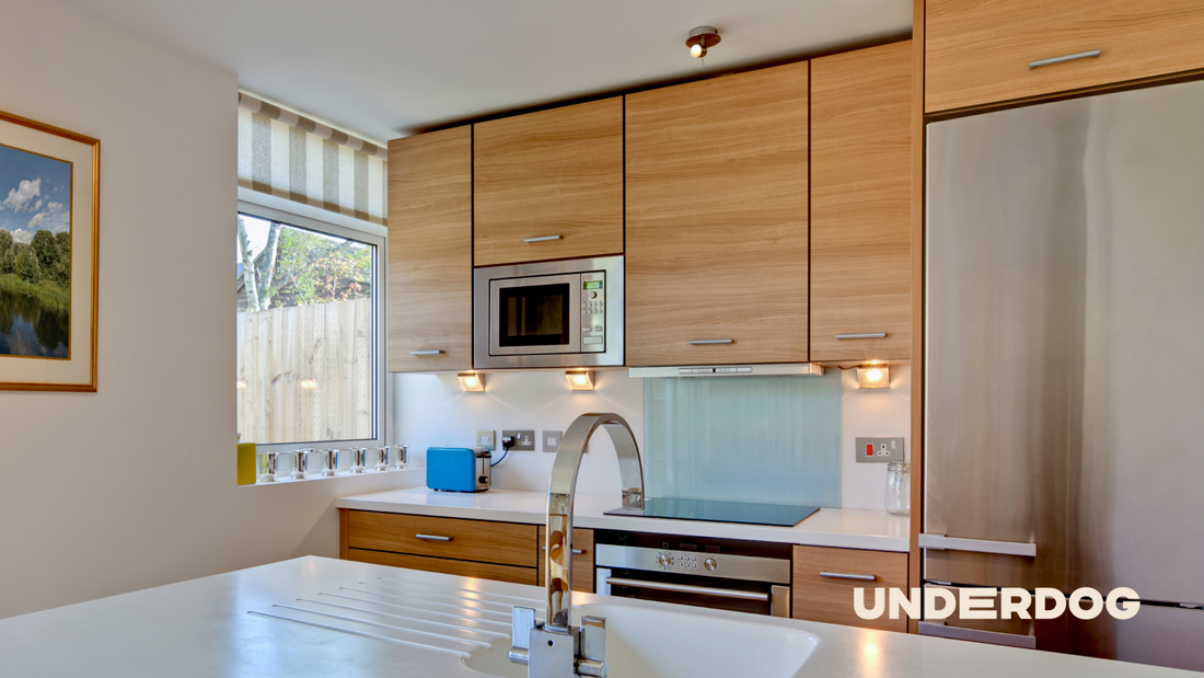 Une cuisine complète pas chère en bois