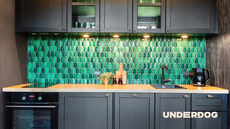 Une cuisine Ixina au design moderne et sombre