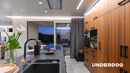 Une cuisine ouverte sur salle à manger