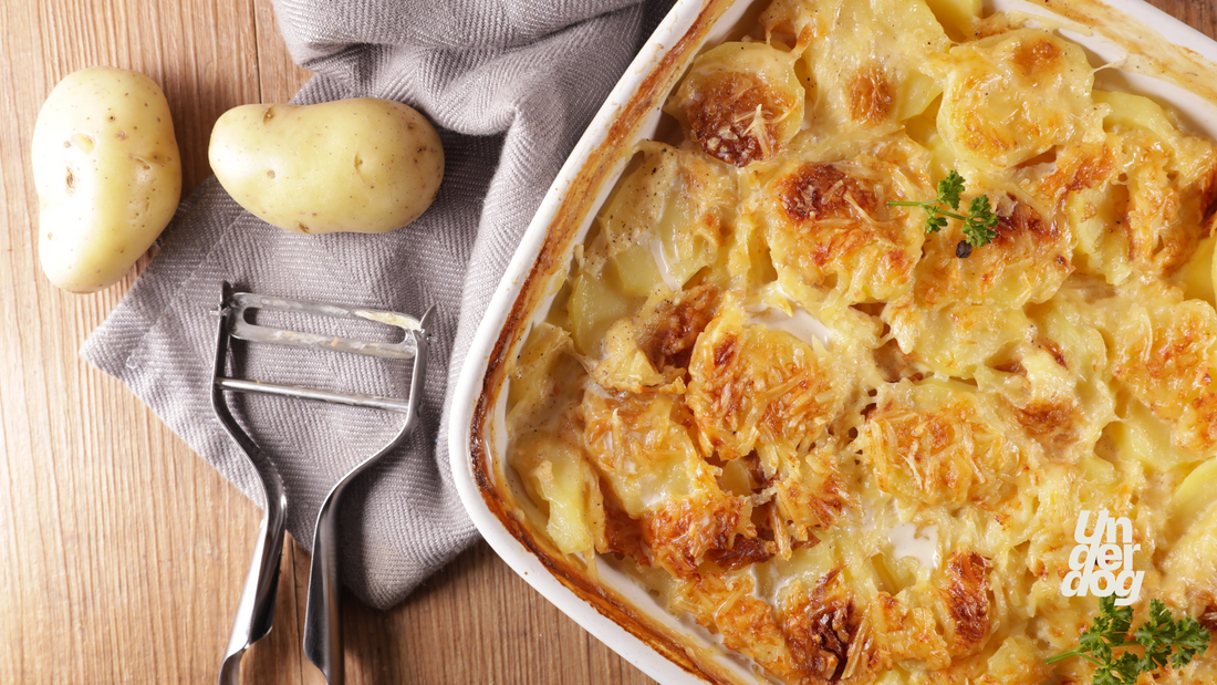 image d'un gratin dauphinois poser sur une table avec des pommes de terre