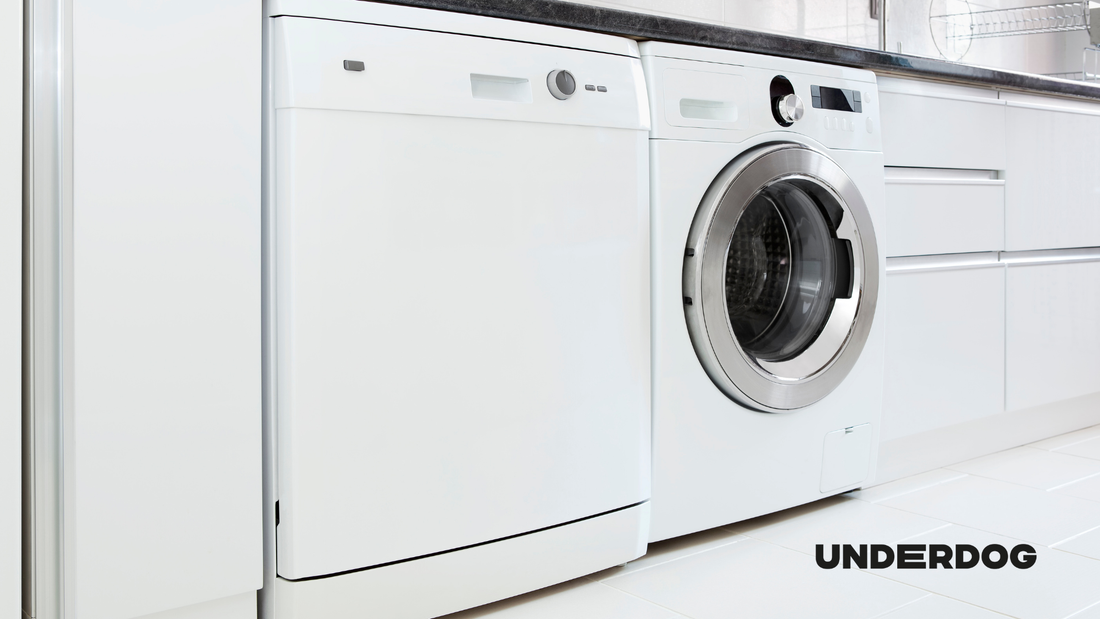 Un lave-vaisselle et un lave-linge dans une cuisine