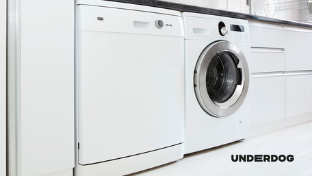 Un lave-vaisselle et un lave-linge dans une cuisine