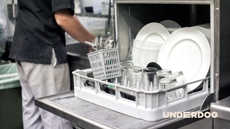 Un lave-vaisselle professionnel