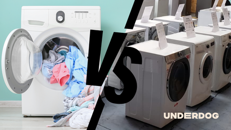 Image comparant un lave-linge neuf à gauche et des lave-linge reconditionnés à droite
