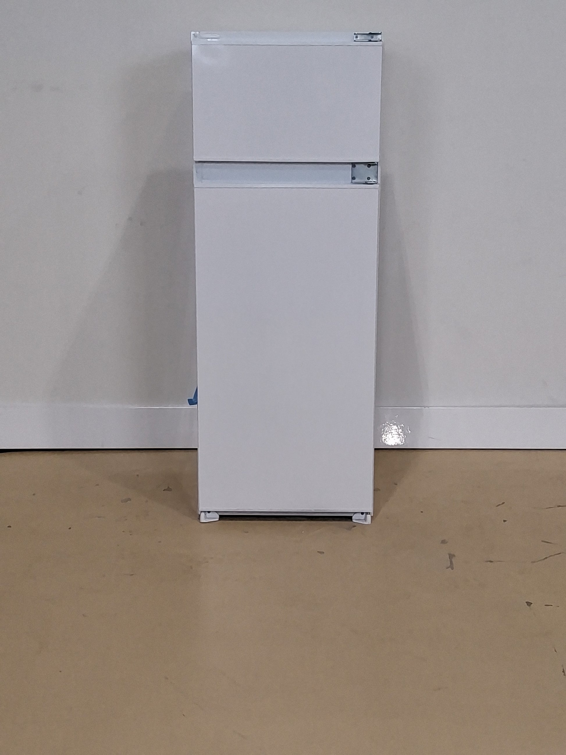 Réfrigérateur Avec Congélateur 210 L Reconditionné SHARP SJ-TE210T0XS