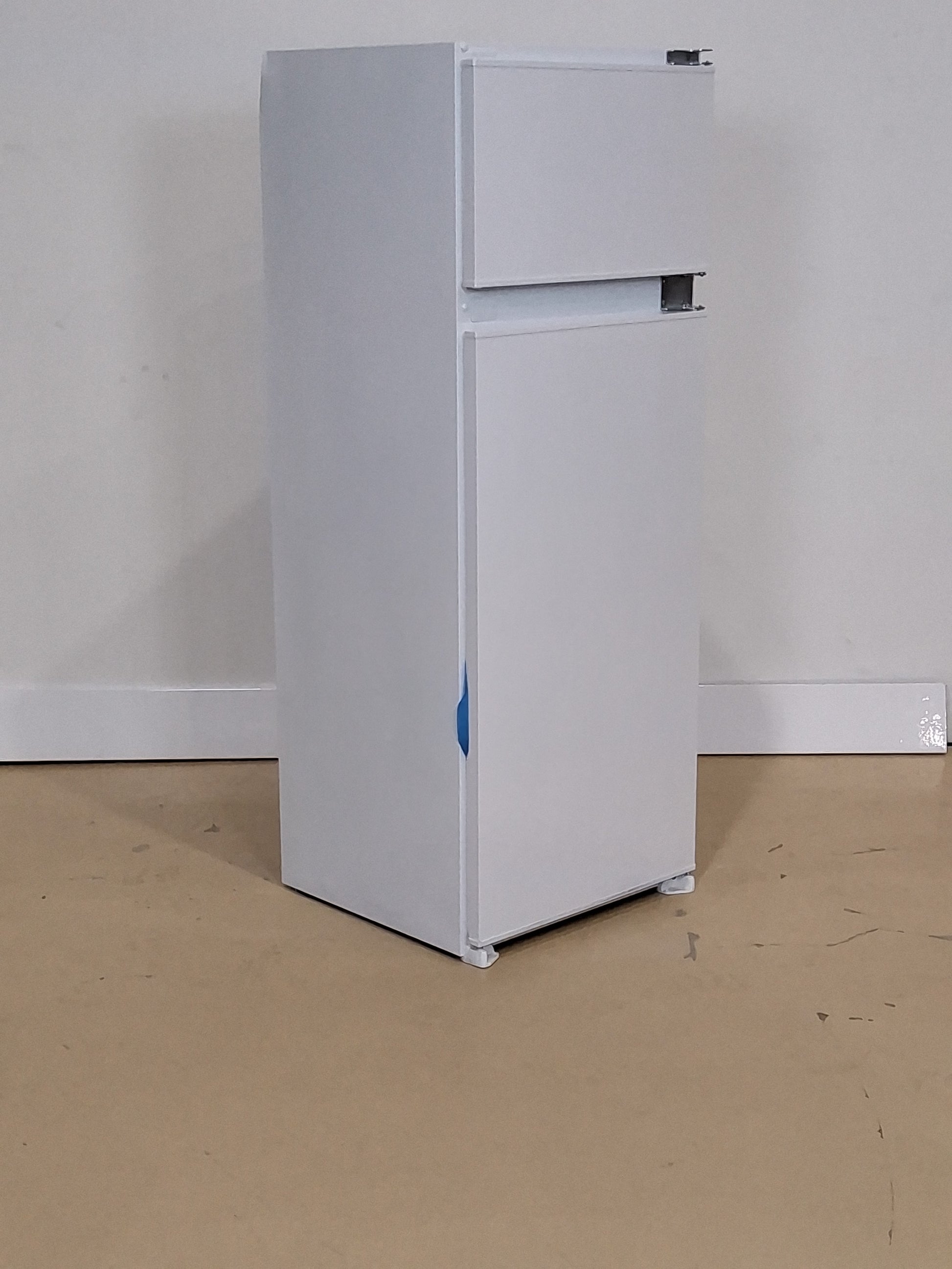 Réfrigérateur Avec Congélateur 210 L Reconditionné SHARP SJ-TE210T0XS