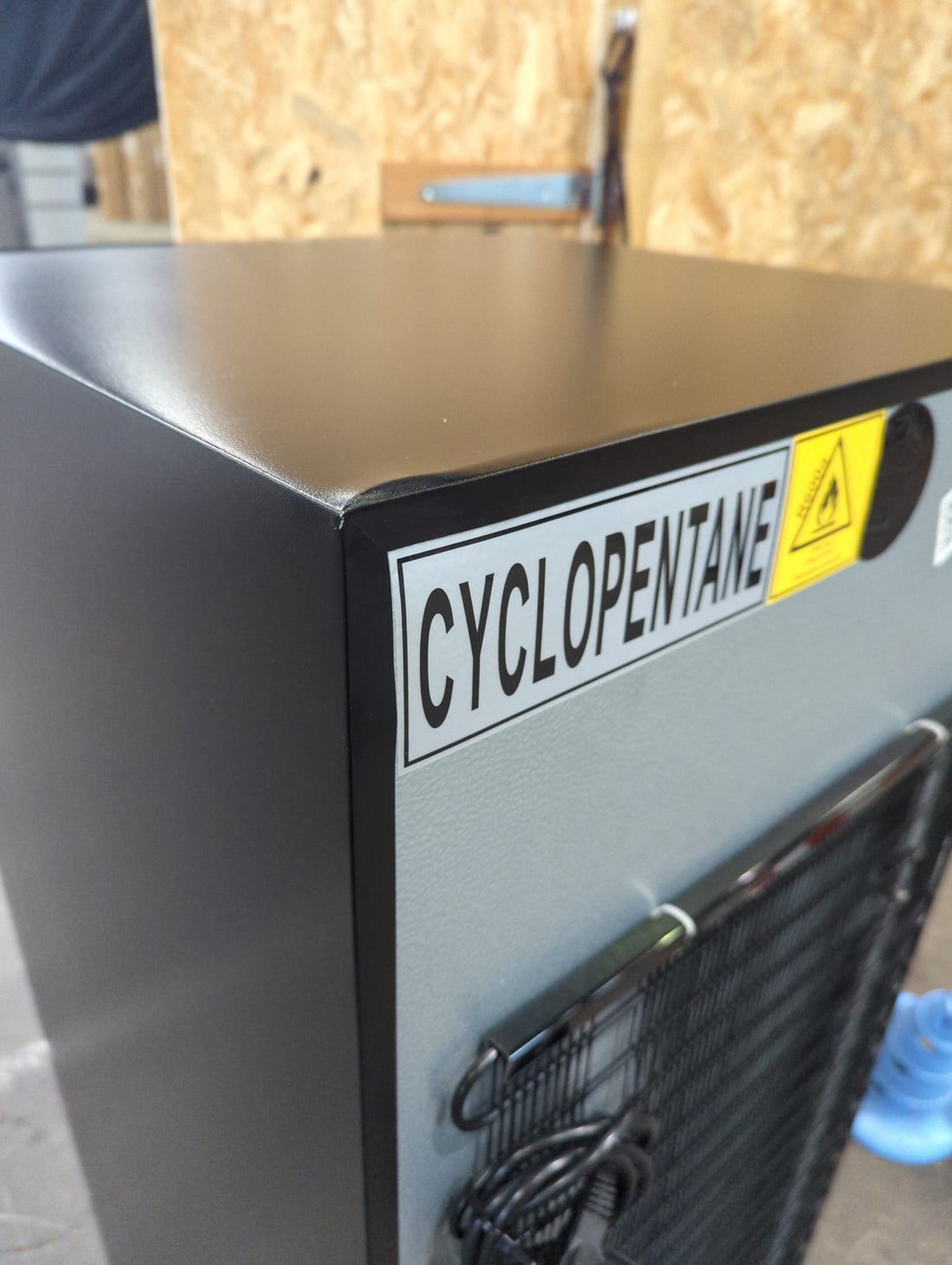 Cave À Vin De Conservation 102 Bouteilles Reconditionné LA SOMMELIERE LS102DZBLACK : détails