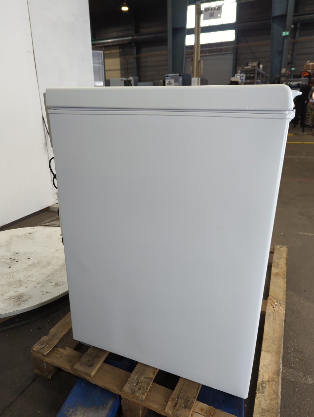 Congélateur Coffre 204 L Reconditionné WHIRLPOOL W204FO : vue du côté droit