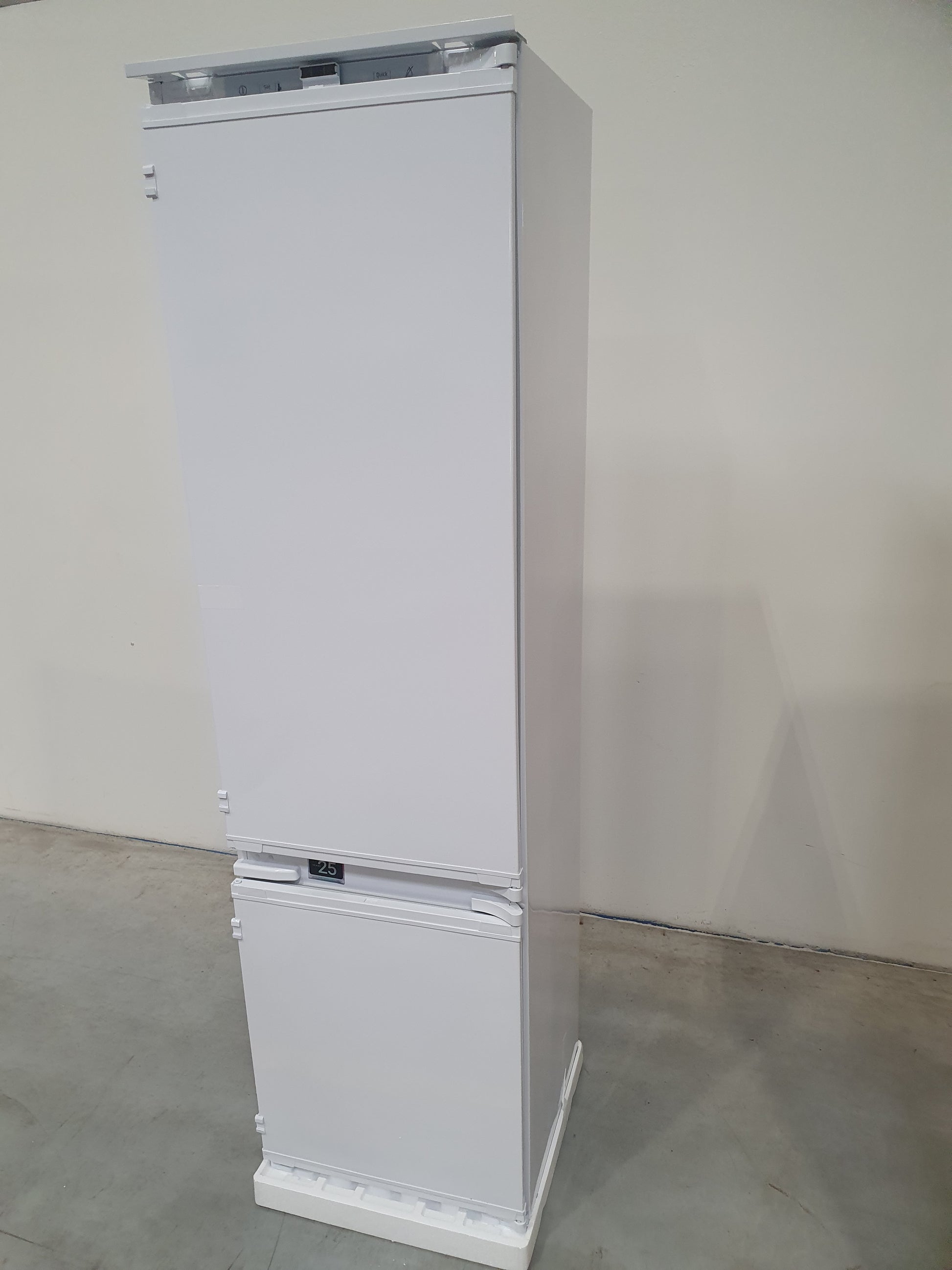 Réfrigérateur Encastrable 289 L Reconditionné BEKO BCHA306E4SN : détails