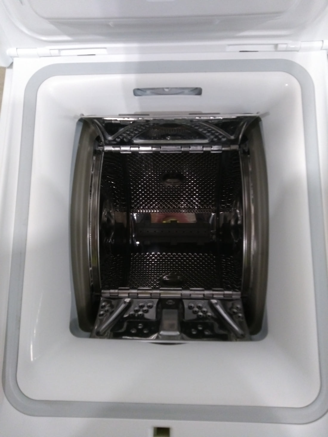 Lave-Linge Top 6 kg Reconditionné INDESIT BTWHS6261FR : détails