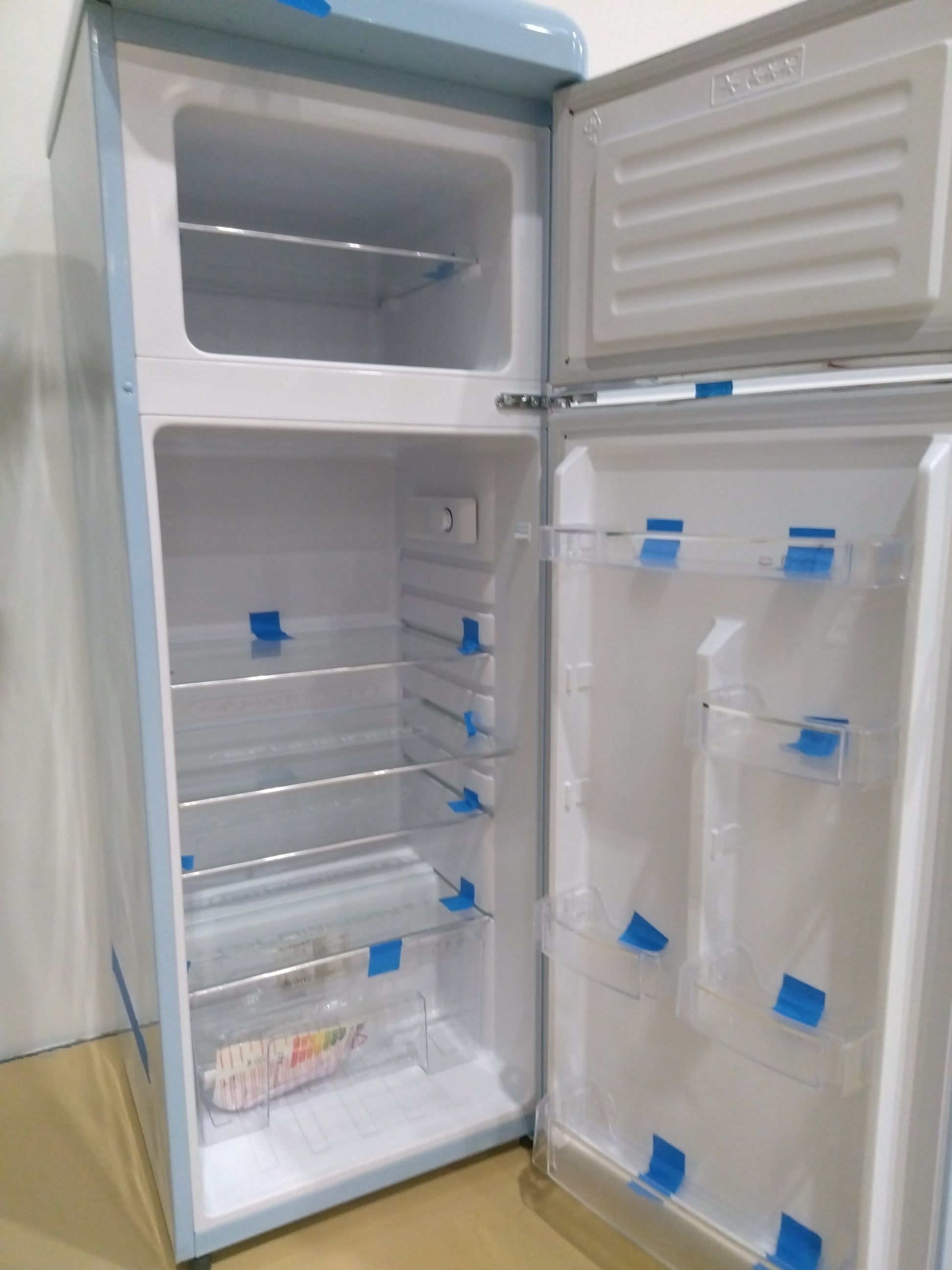 Réfrigérateur avec congélateur 172 L Reconditionné SCHNEIDER SCDD208VBL