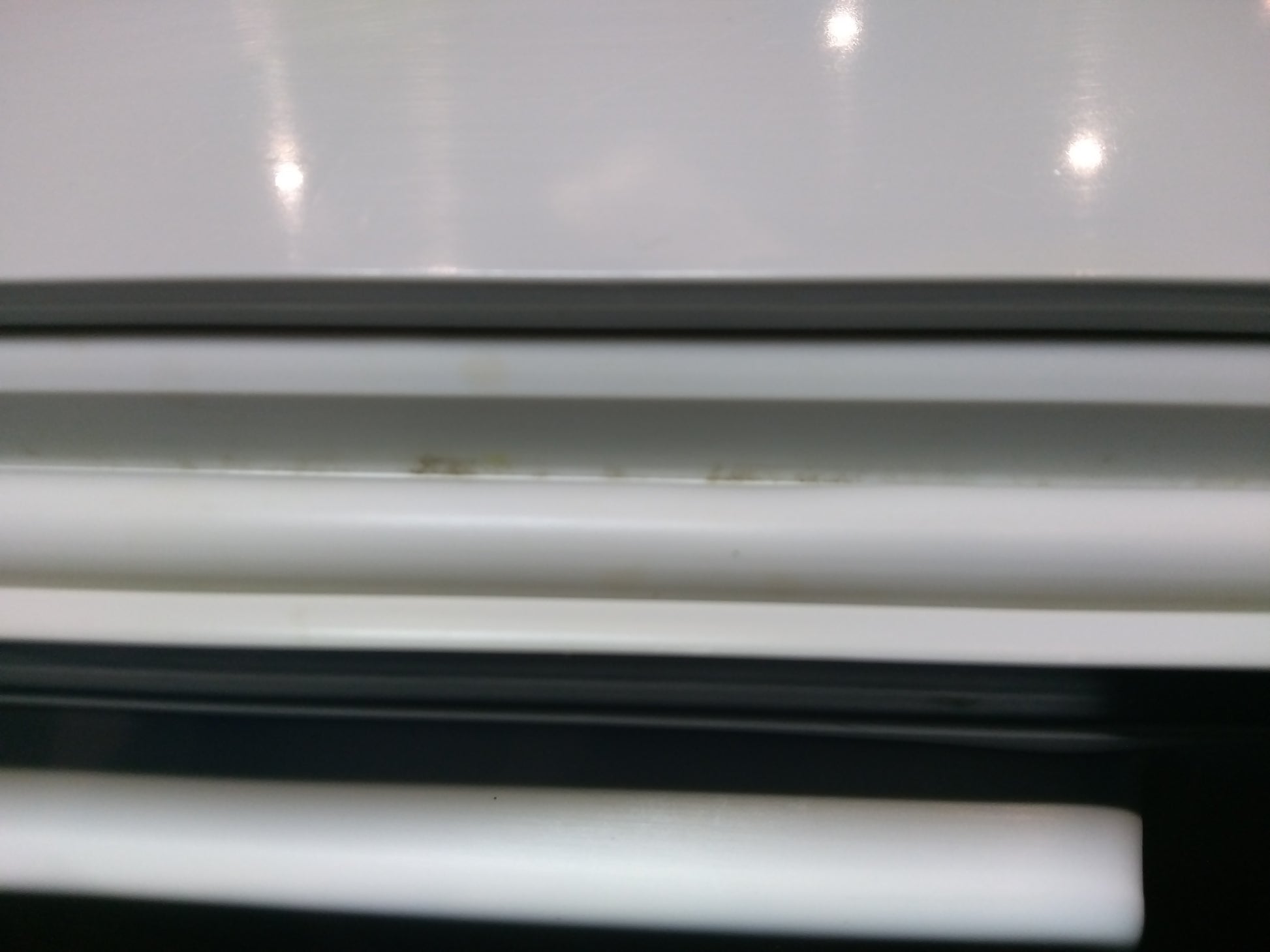 Réfrigérateur Avec Congélateur 174 L Reconditionné HISENSE RB324D4WG1