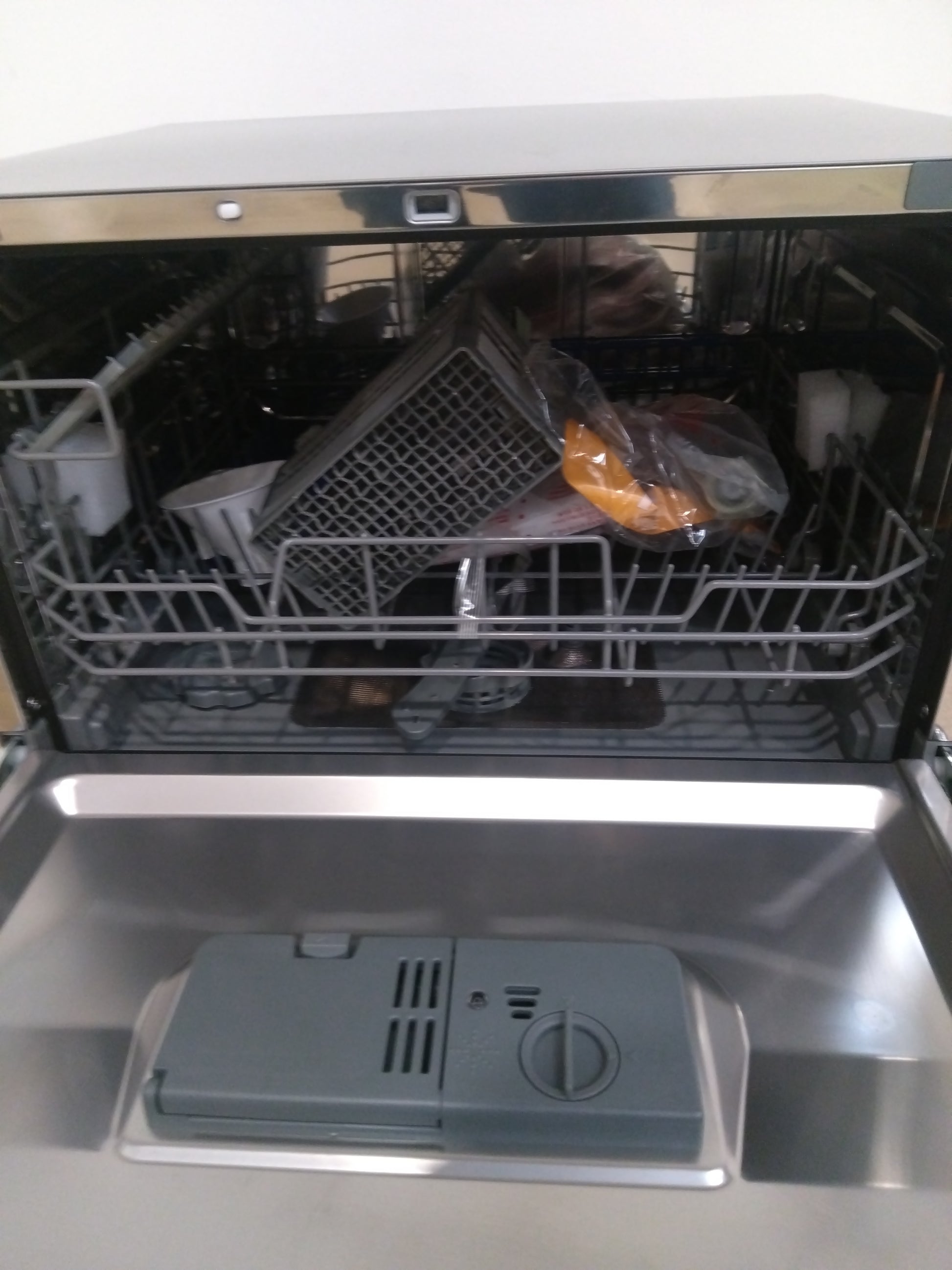 Lave-vaisselle Pose Libre 6 couverts Reconditionné VALBERG 6S47 D SAD929C