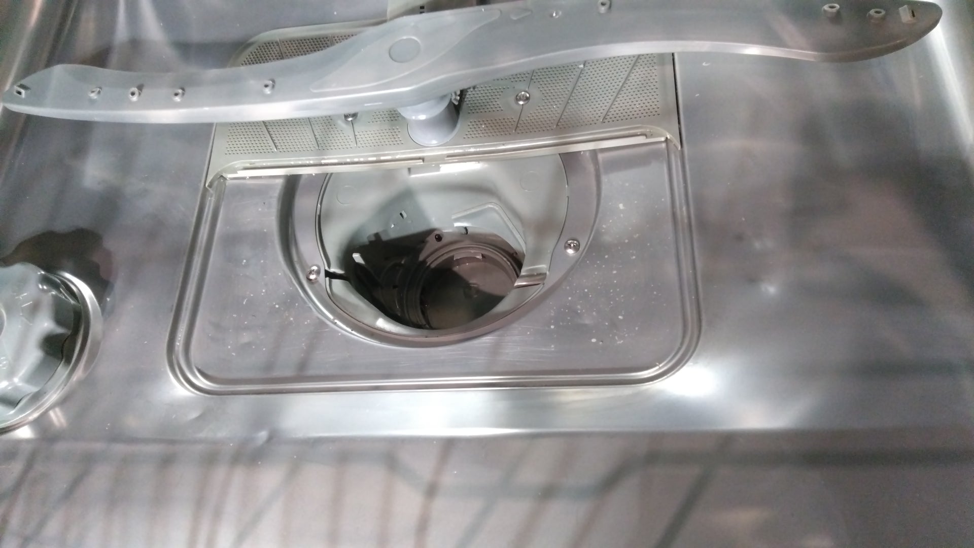 Lave-vaisselle Pose Libre 14 couverts Reconditionné SABA LVS14C44M21BK