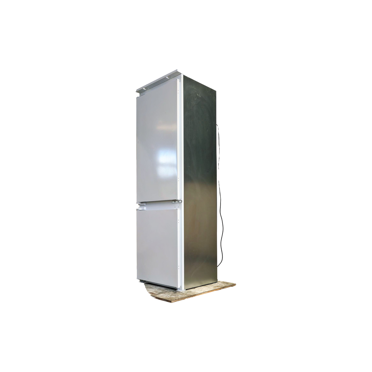Réfrigérateur Encastrable 250 L Reconditionné WHIRLPOOL WHC18T141 : vue du côté gauche
