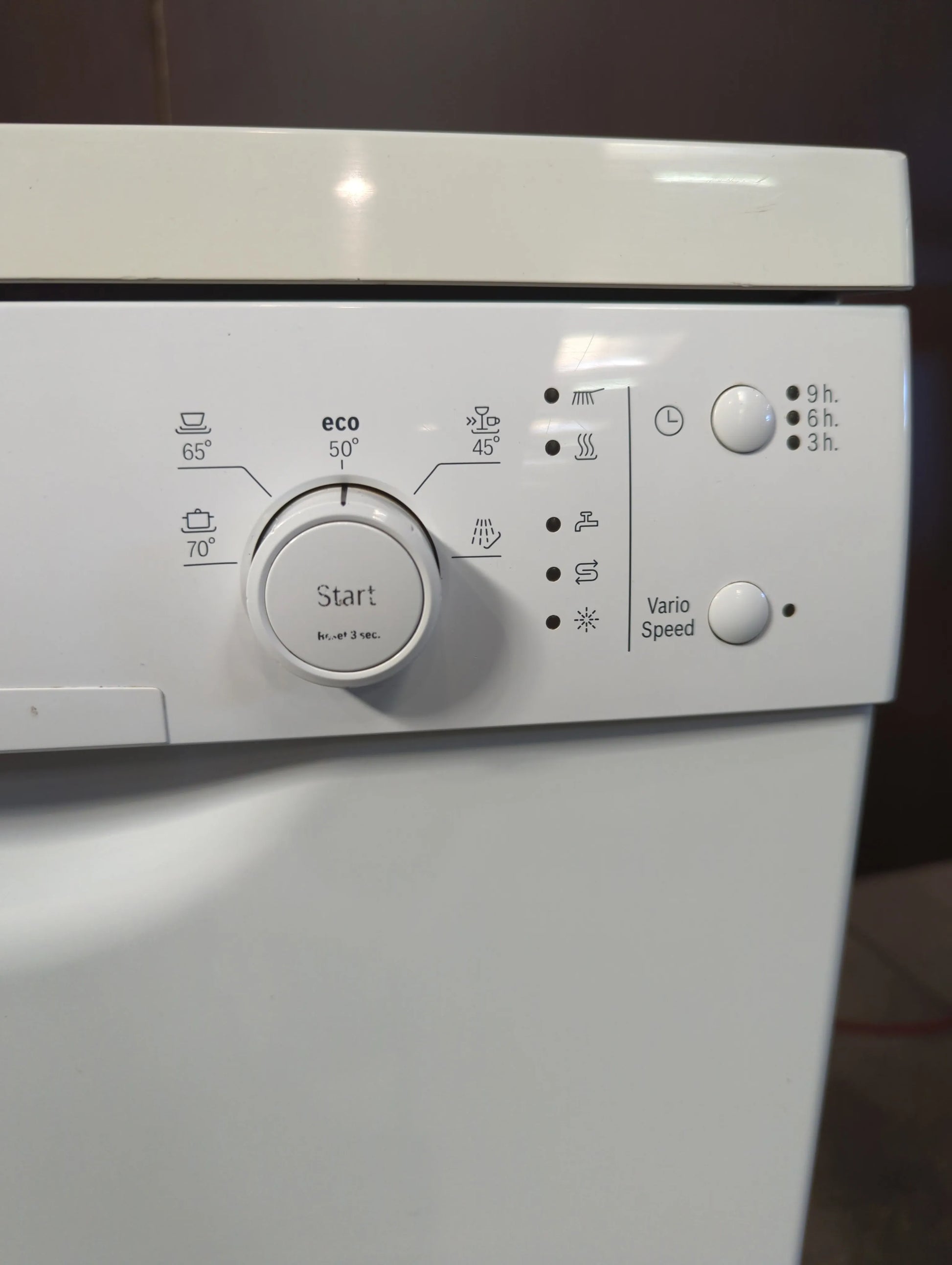 Lave-Vaisselle Pose Libre 9 Cvts Reconditionné BOSCH SPS50E12EU : vue de l'intérieur