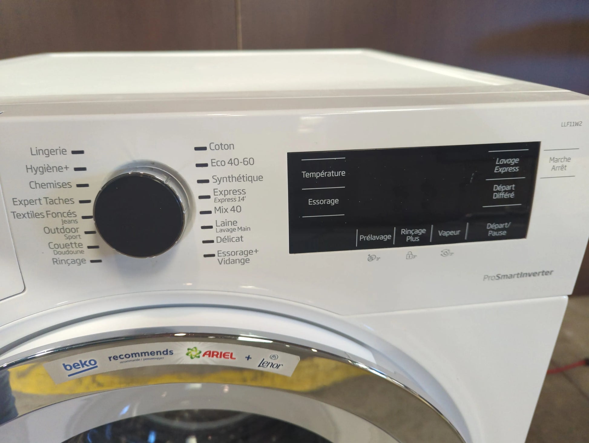 Lave-Linge Hublot 11 kg Reconditionné BEKO LLF11W2 : vue du côté gauche