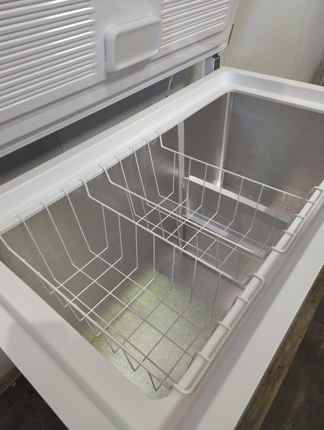 Congélateur Coffre 315 L Reconditionné THOMSON TCH316E : vue de l'intérieur
