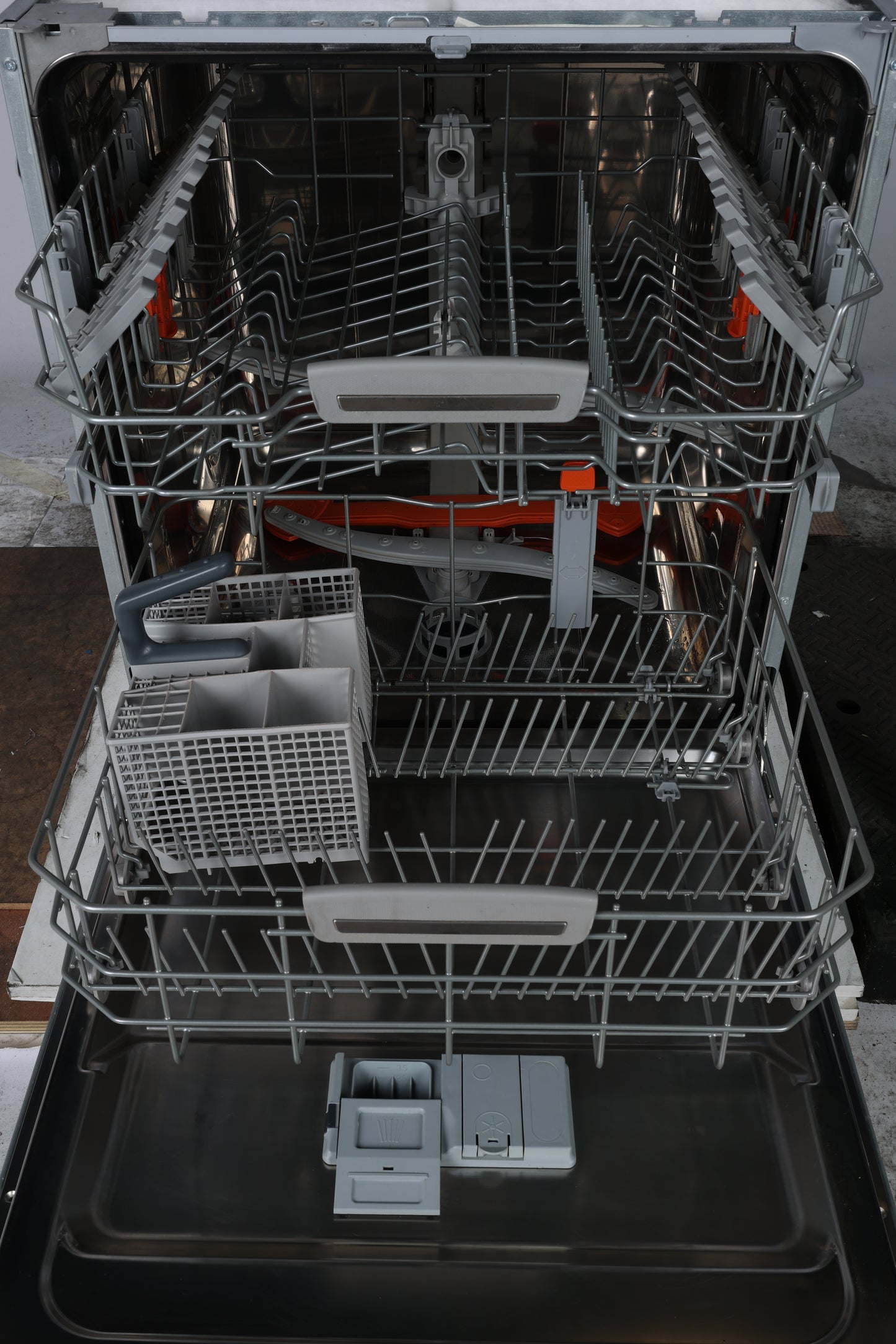 Lave-Vaisselle Encastrable 14 Cvts Reconditionné HOTPOINT HIO-3T21-W-E : vue de l'intérieur