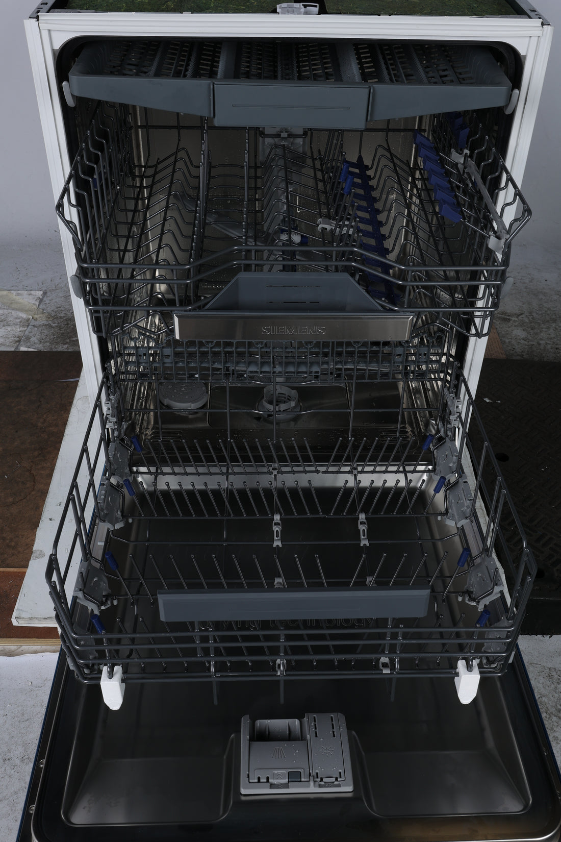 Lave-Vaisselle Encastrable 14 Cvts Reconditionné SIEMENS SX65ZX49CE : vue de l'intérieur
