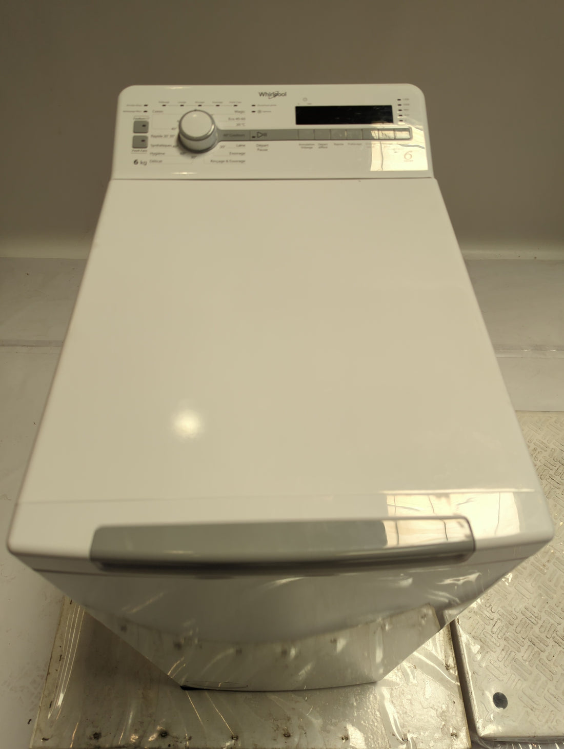 Lave-Linge Top 7 kg Reconditionné WHIRLPOOL TDLR7220SSFR/N : vue du haut ouverture et commandes