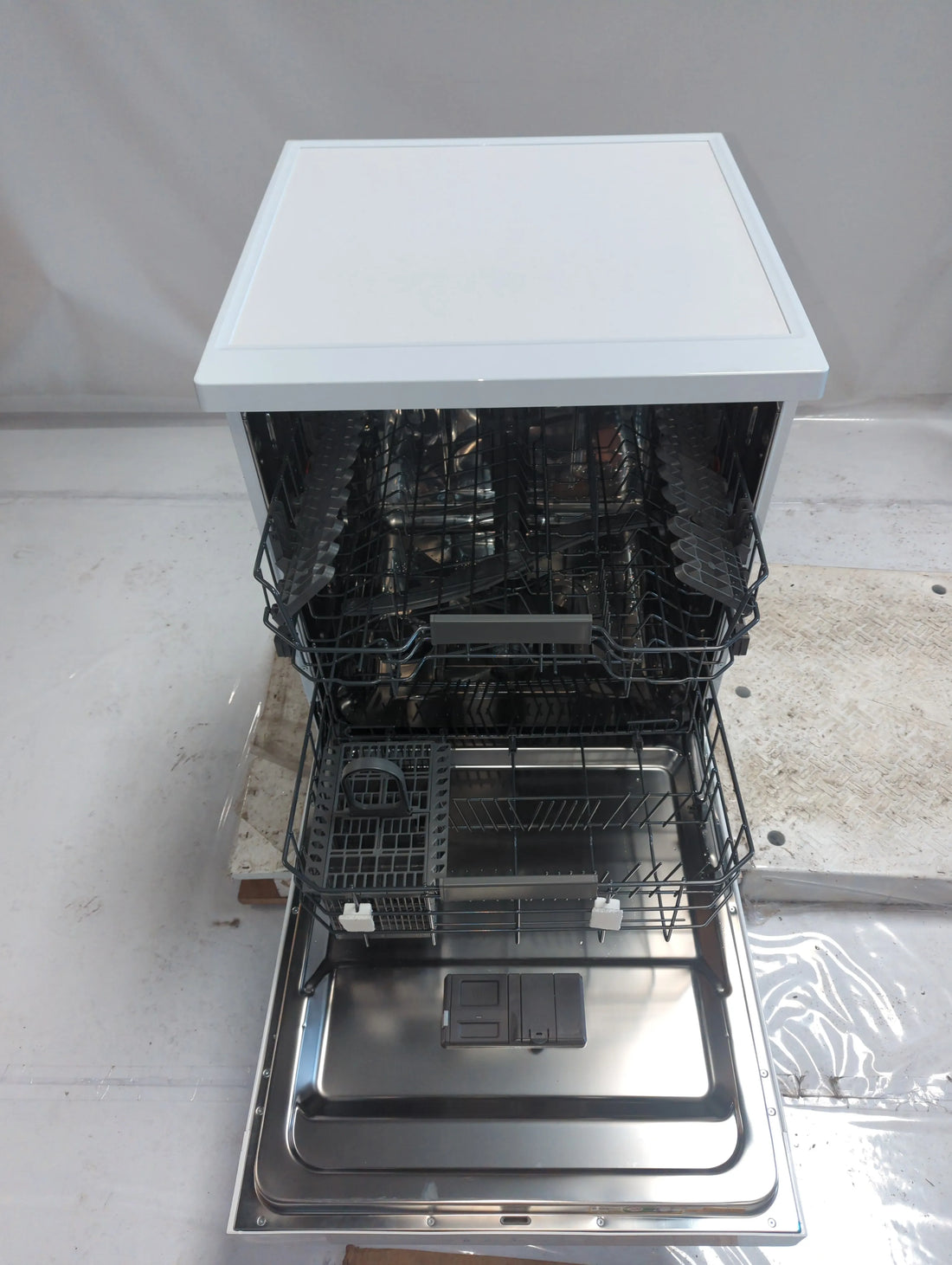 Lave-Vaisselle Pose Libre 14 Cvts Reconditionné WHIRLPOOL WFC3C34 : vue de l'intérieur