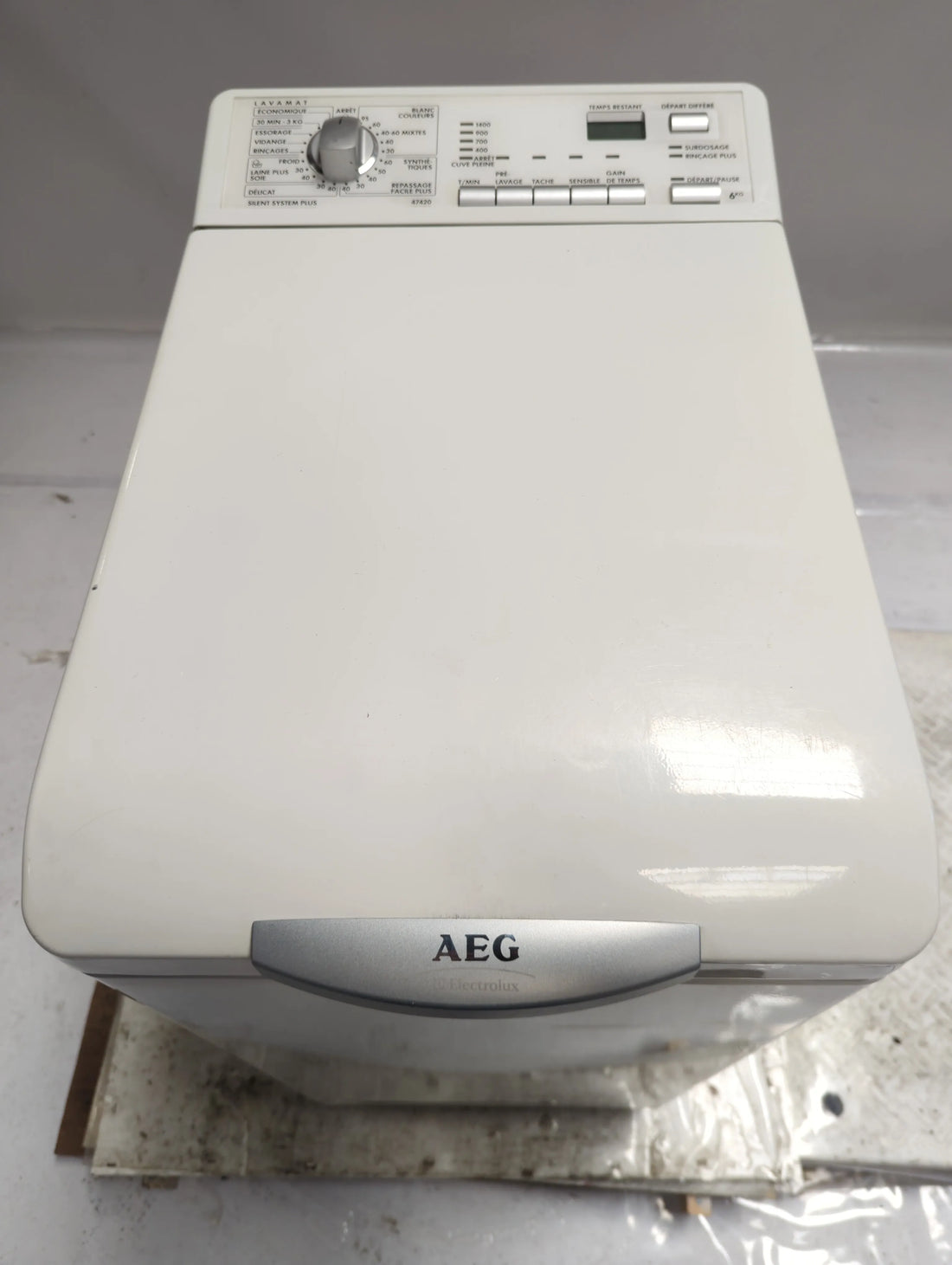 Lave-Linge Top 6 kg Reconditionné ELECTROLUX L47420 : vue du haut ouverture et commandes