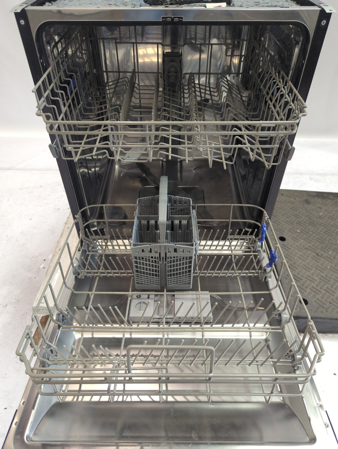 Lave-Vaisselle Encastrable 14 Cvts Reconditionné BRANDT VH1704J : vue de l'intérieur