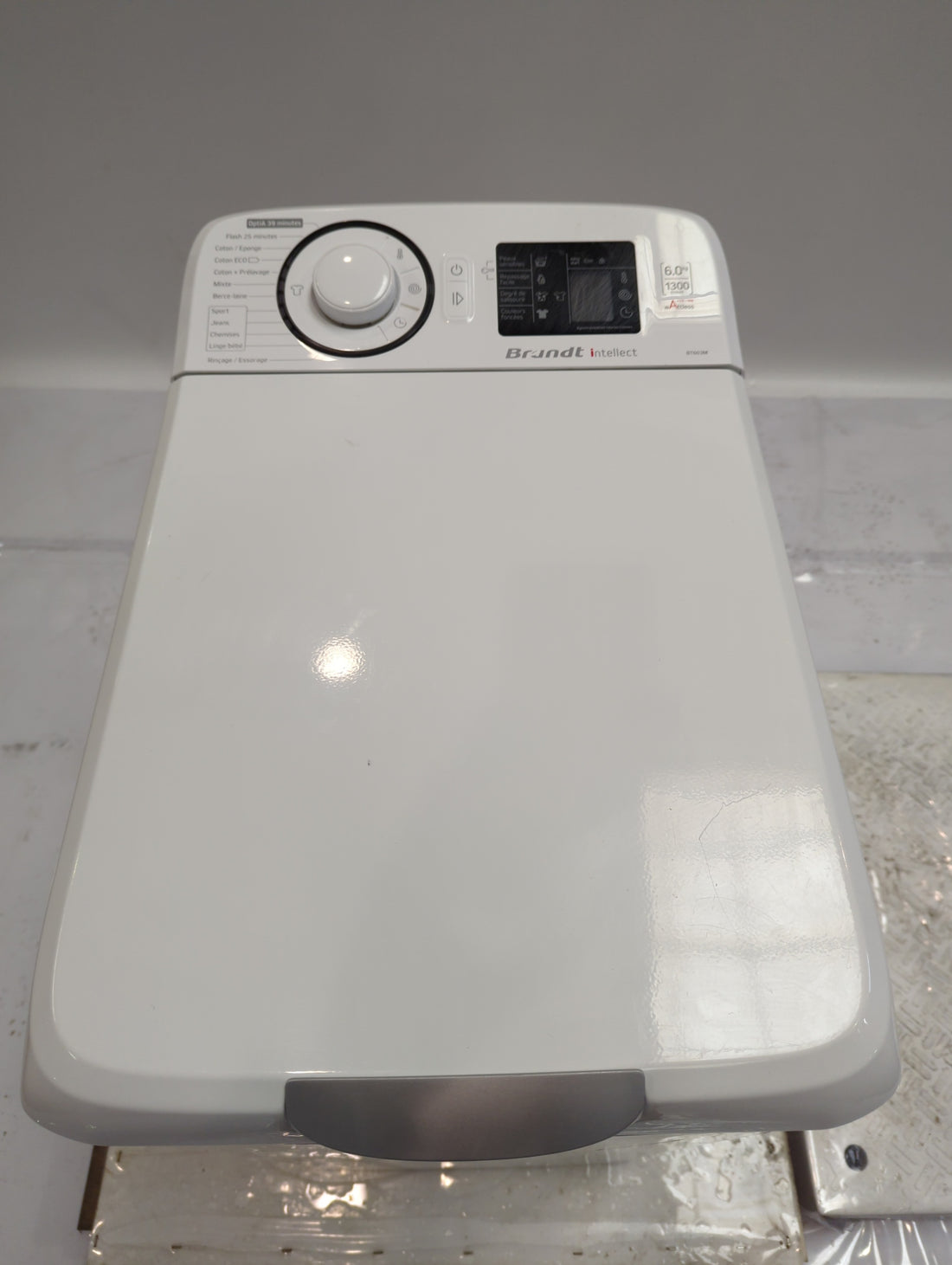 Lave-Linge Top 6 kg Reconditionné BRANDT BT603M : vue du haut ouverture et commandes