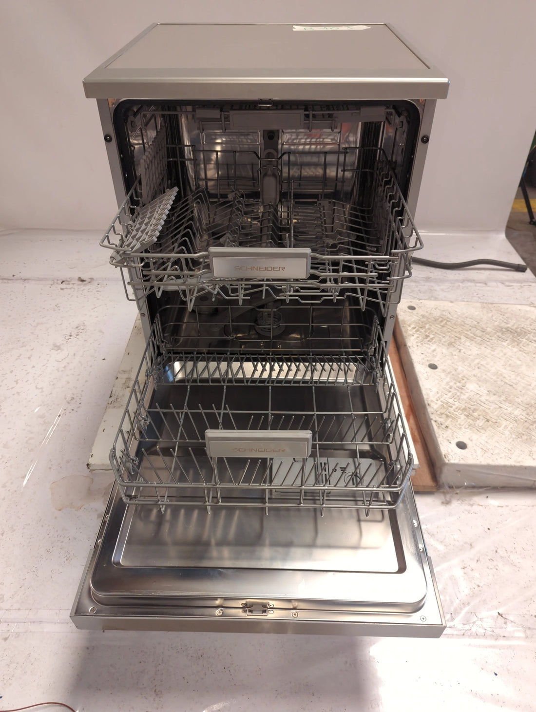 Lave-Vaisselle Pose Libre 14 Cvts Reconditionné SCHNEIDER SCDW1446IDX : vue de l'intérieur