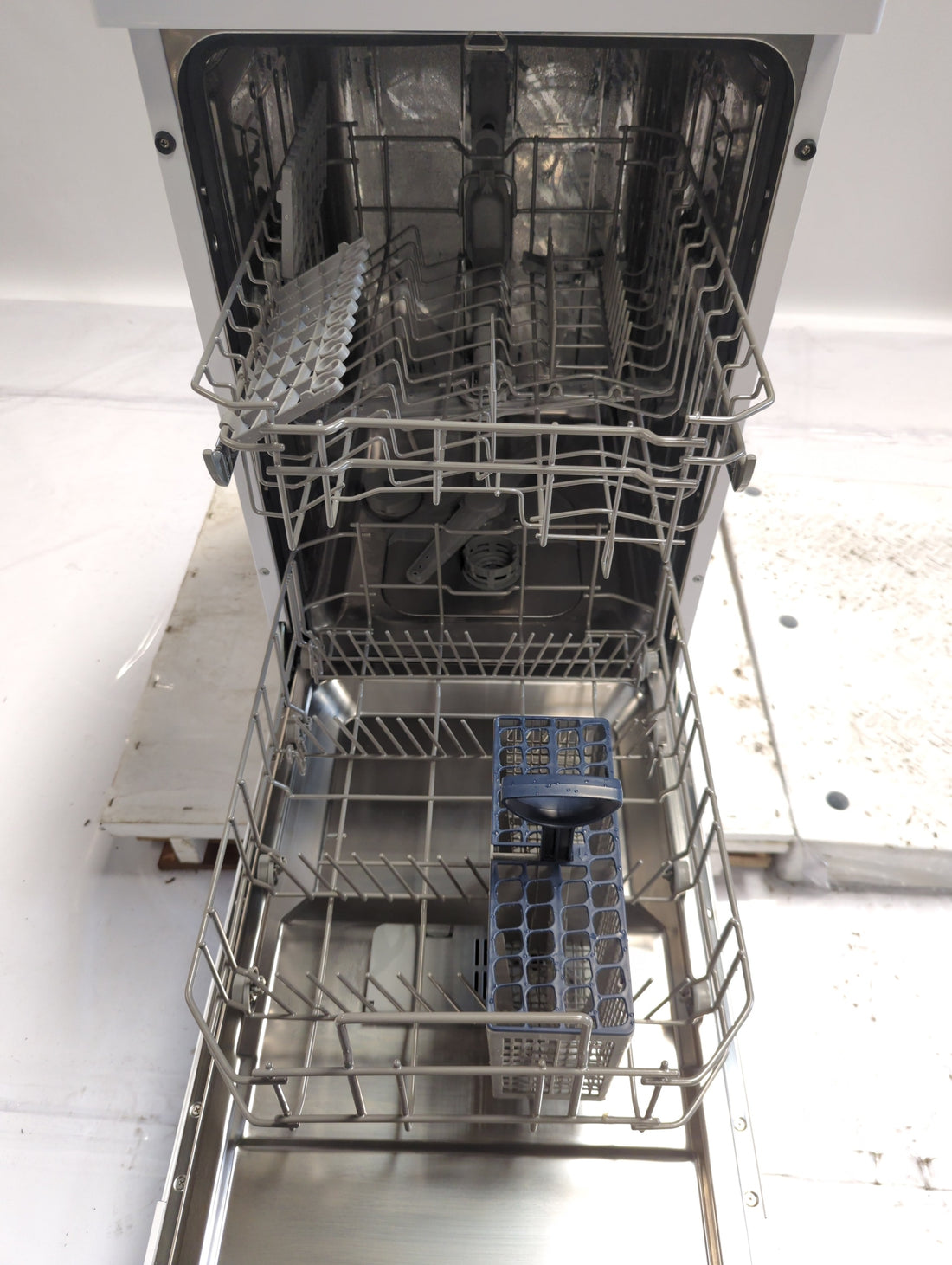 Lave-Vaisselle Pose Libre 9 Cvts Reconditionné FRIGEAVIA FRLV947 : vue de l'intérieur