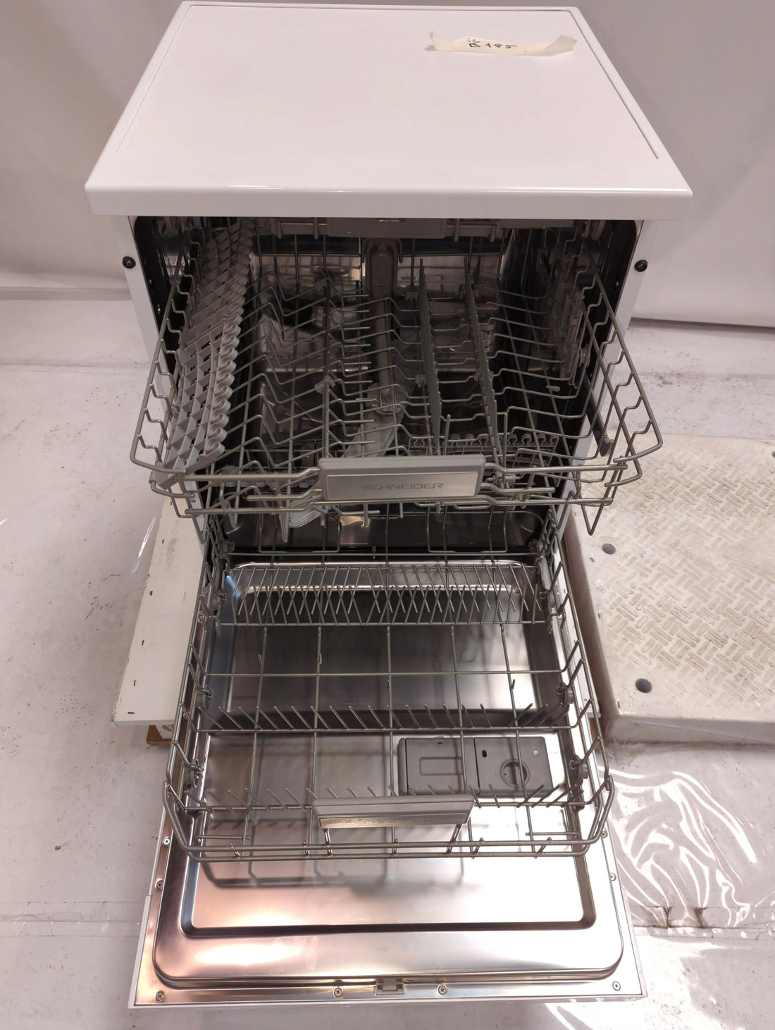 Lave-Vaisselle Pose Libre 15 Cvts Reconditionné SCHNEIDER SCDW1542IDW : vue de l'intérieur