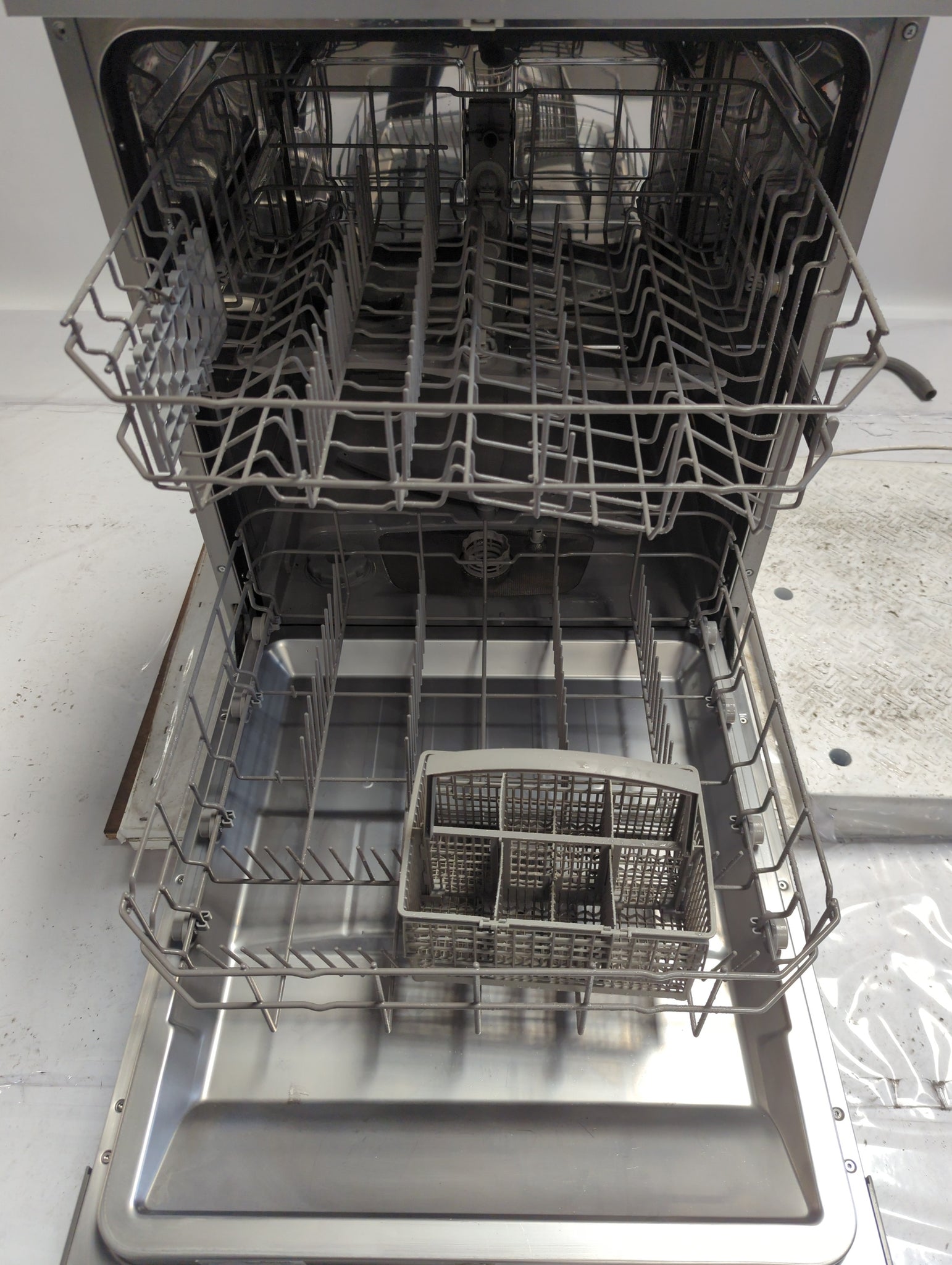 Lave-Vaisselle Pose Libre 12 Cvts Reconditionné BRANDT DWF128DS : vue de l'intérieur