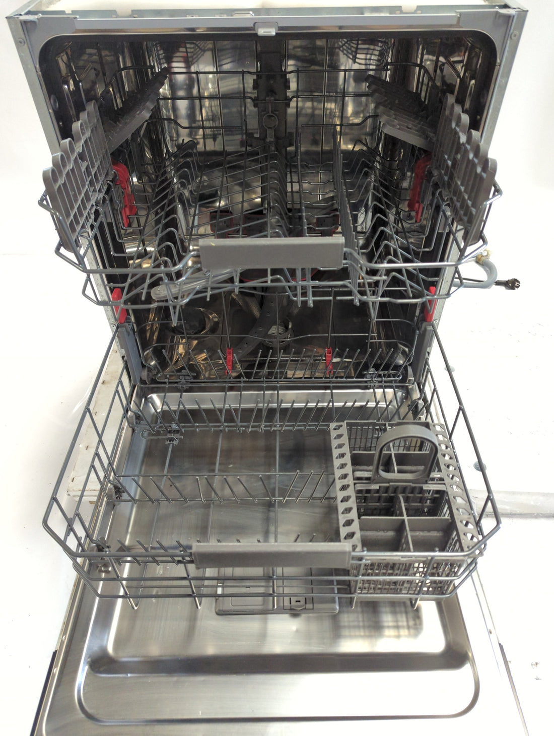 Lave-Vaisselle Encastrable 14 Cvts Reconditionné WHIRLPOOL WKBC3C24PX : vue de l'intérieur