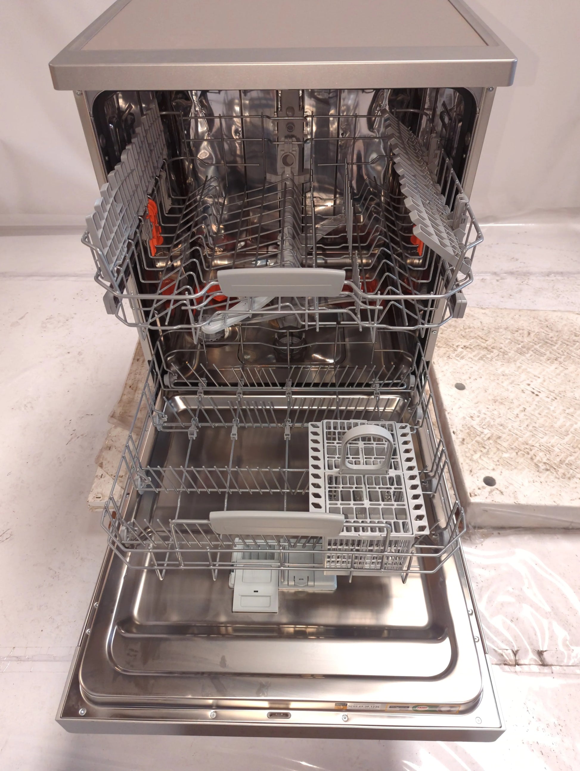 Lave-Vaisselle Pose Libre 14 Cvts Reconditionné HOTPOINT HFC3C33WX : vue de l'intérieur