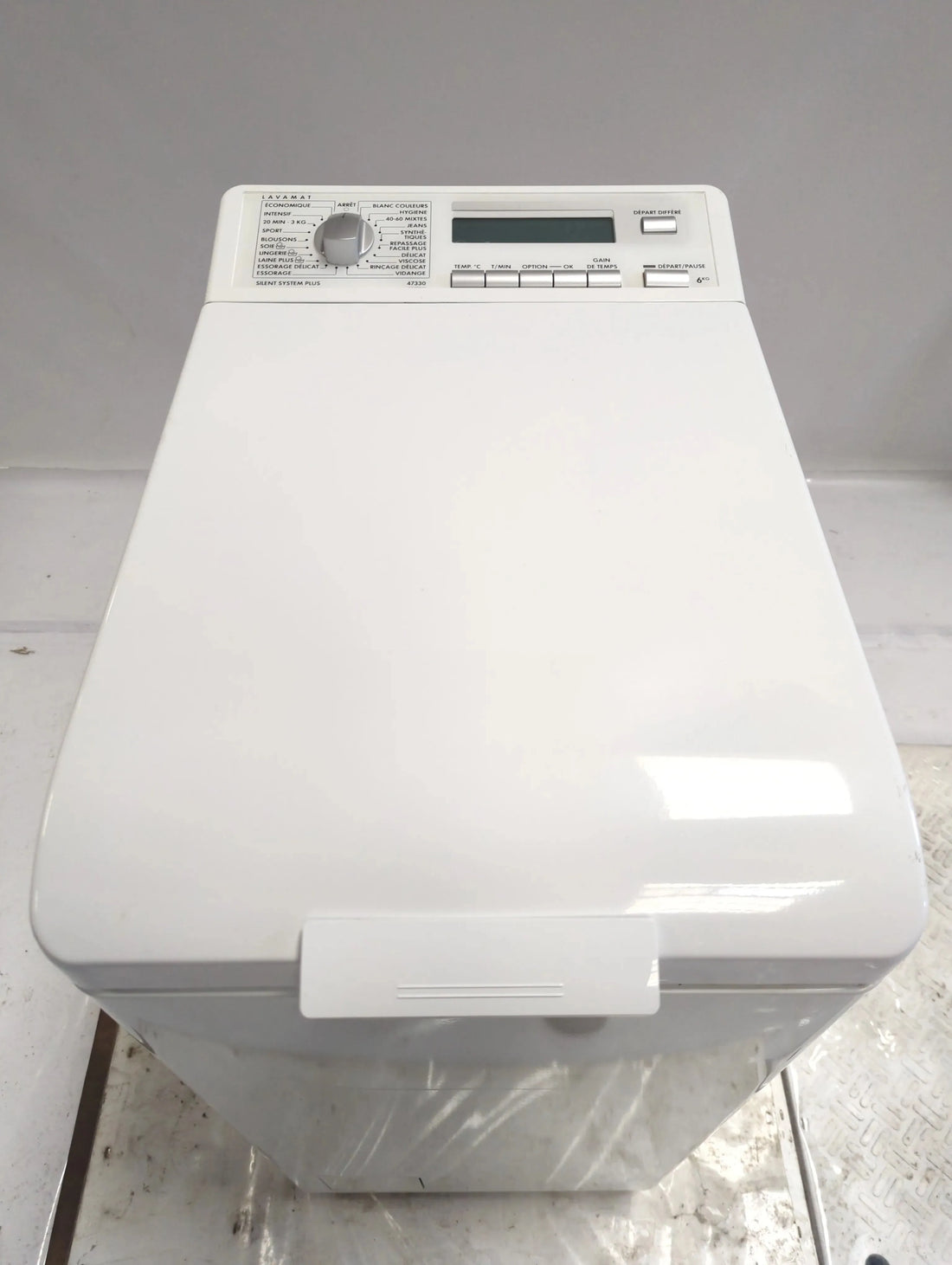 Lave-Linge Top 6 kg Reconditionné ELECTROLUX L47330 : vue du haut ouverture et commandes