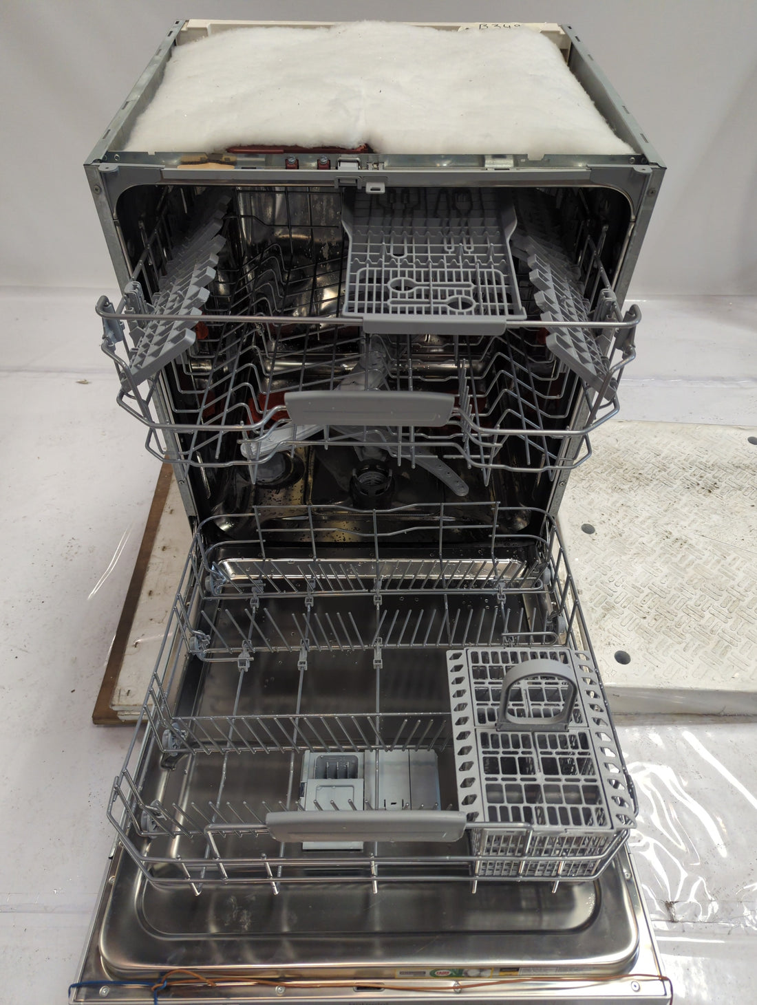 Lave-Vaisselle Encastrable 14 Cvts Reconditionné HOTPOINT HIC3C41CW : vue de l'intérieur