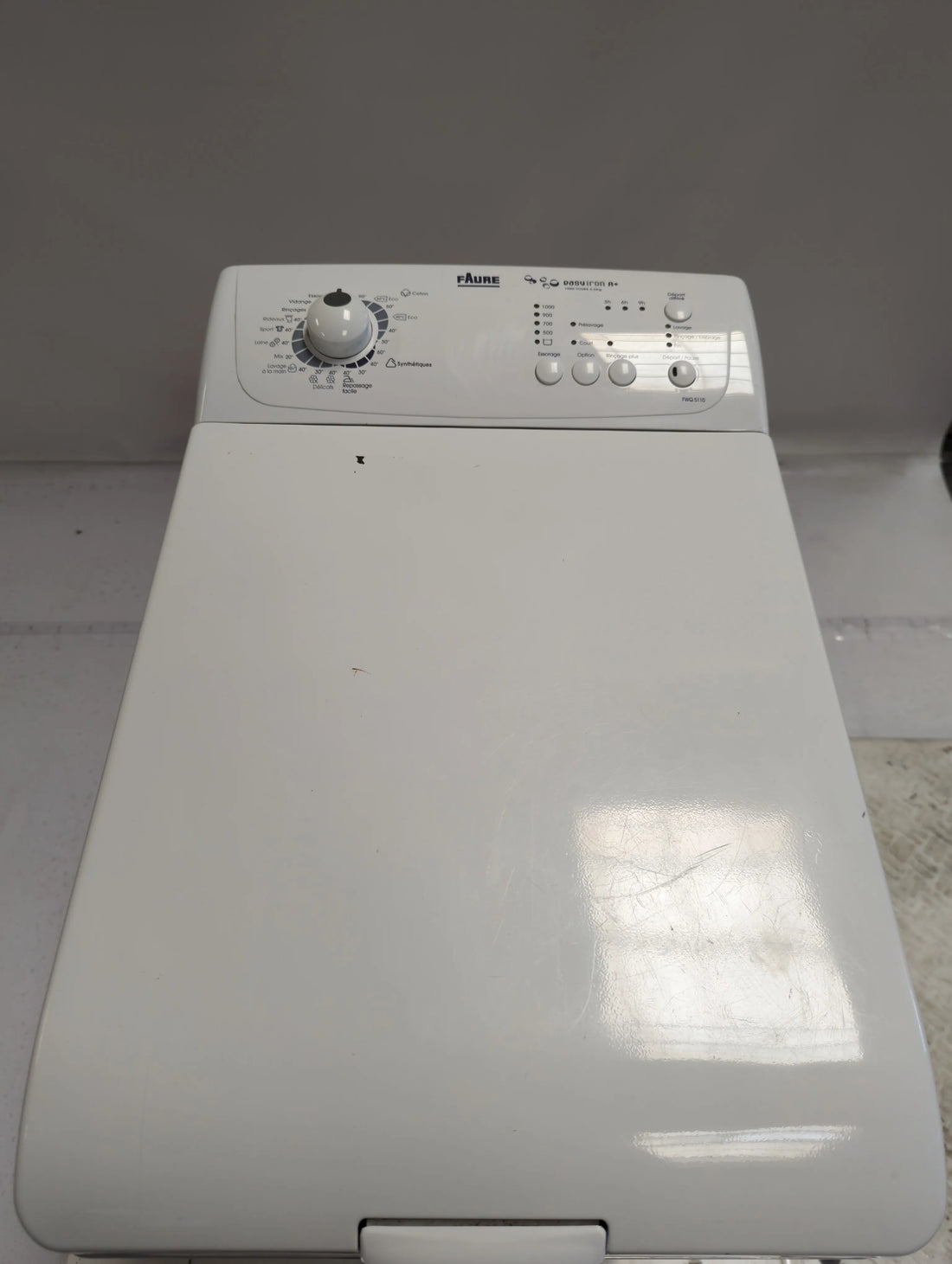 Lave-Linge Top 5.5 kg Reconditionné FAURE FWQ5110 : vue du haut ouverture et commandes