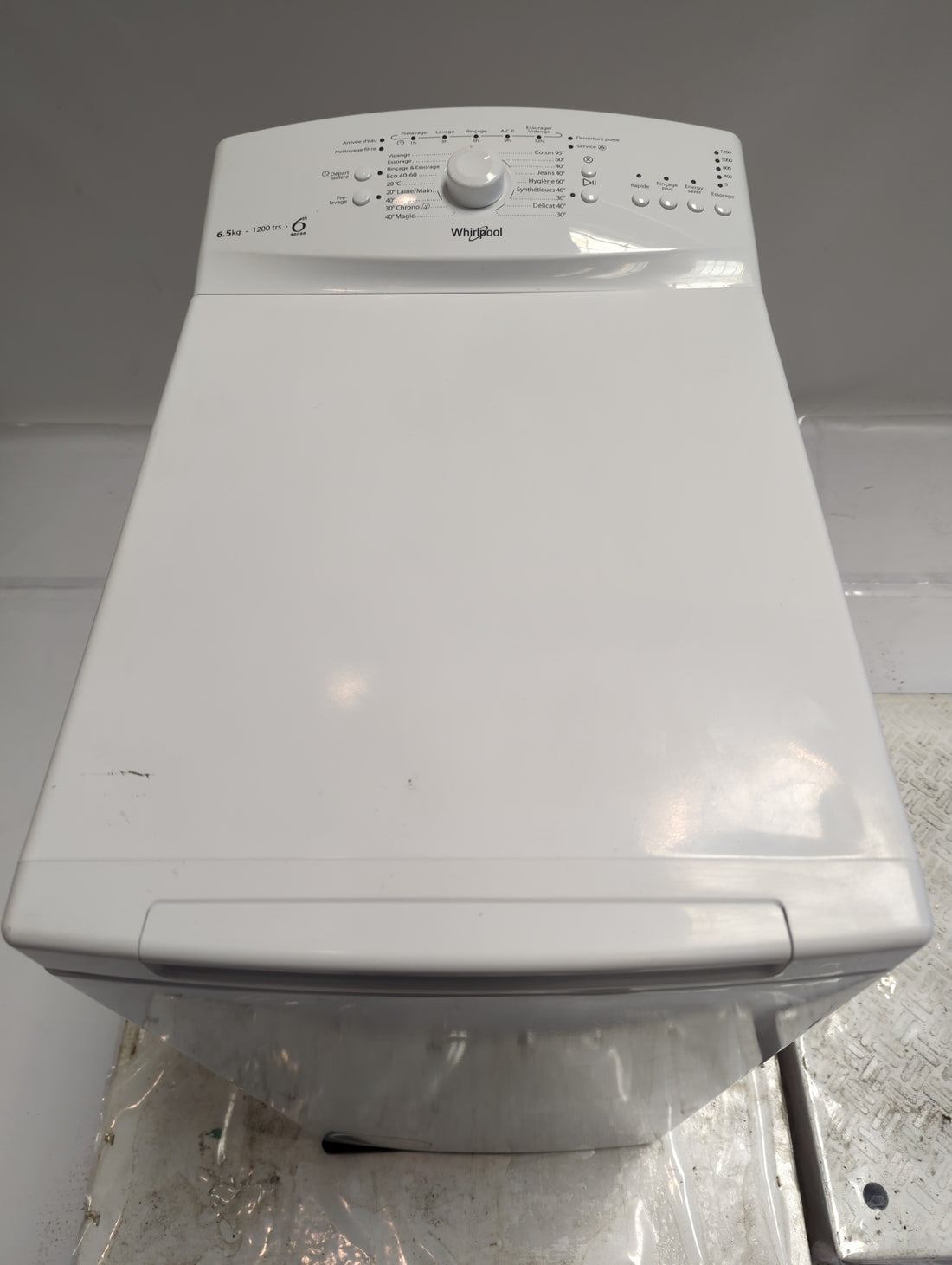 Lave-Linge Top 6.5 kg Reconditionné WHIRLPOOL TDLR65230LFRN : vue du haut ouverture et commandes