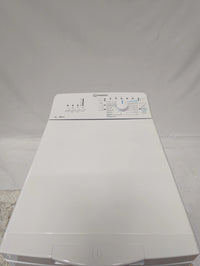 Lave-Linge Top 5 kg Reconditionné INDESIT BTWL58300FR/N : vue du haut ouverture et commandes