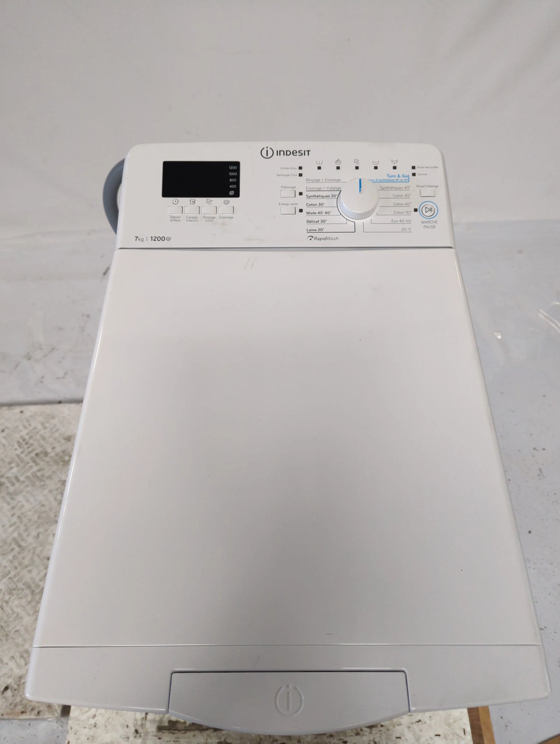 Lave-Linge Top 7 kg Reconditionné INDESIT BTWS72200FR/N : vue du haut ouverture et commandes