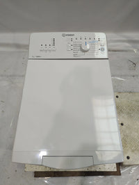 Lave-Linge Top 7 kg Reconditionné INDESIT BTWL7220FR/N : vue du haut ouverture et commandes