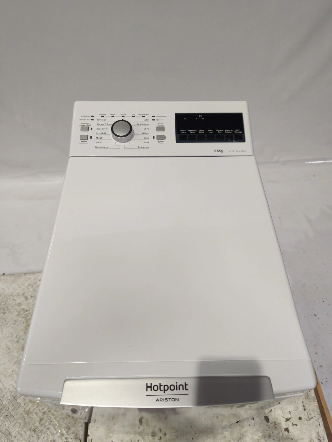 Lave-Linge Top 6.5 kg Reconditionné HOTPOINT WMTG6524NFRN : vue du haut ouverture et commandes