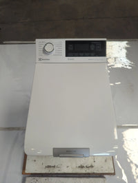 Lave-Linge Top 6 kg Reconditionné ELECTROLUX EW8T3376HL : vue du haut ouverture et commandes