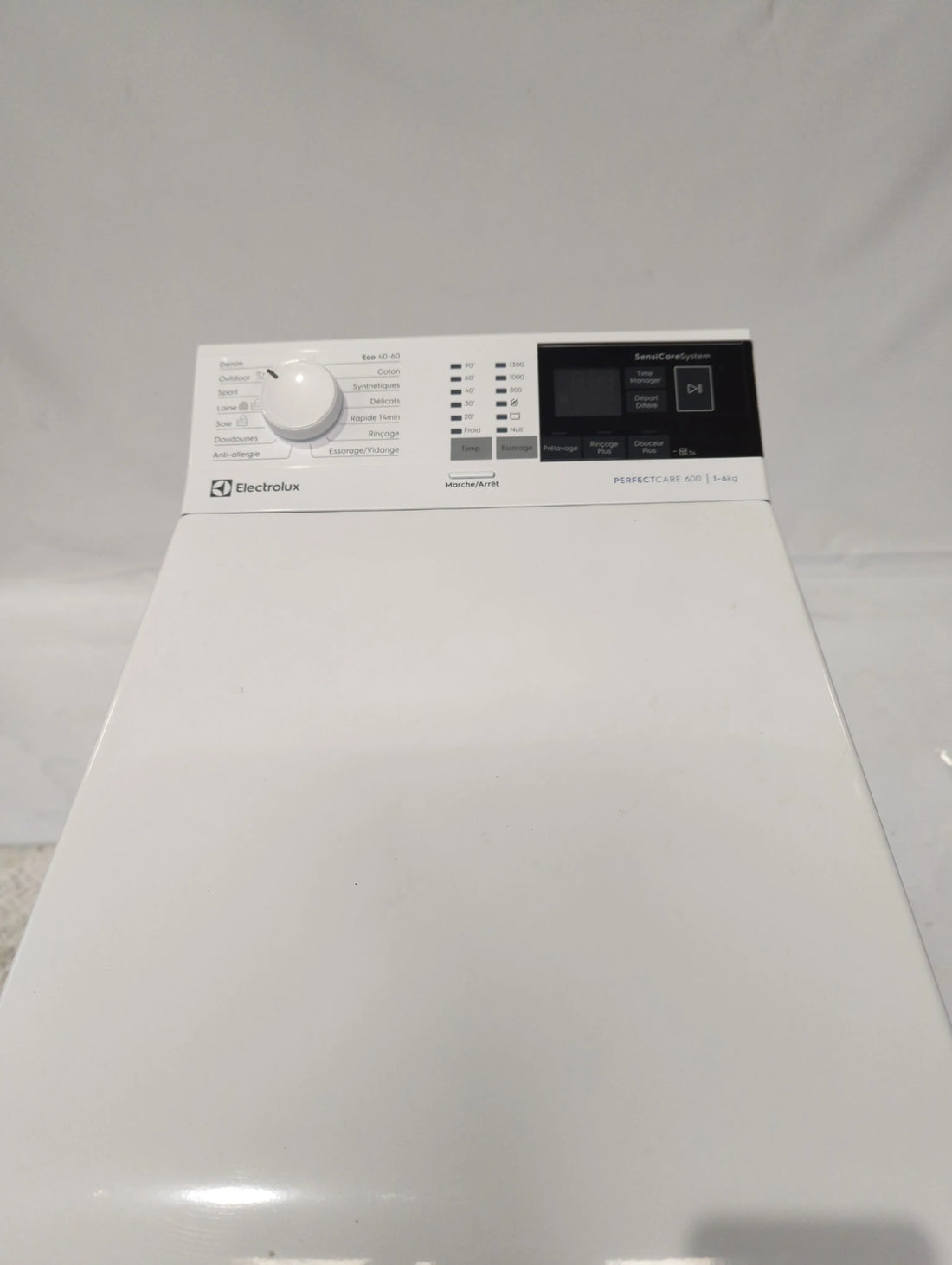 Lave-Linge Top 6 kg Reconditionné ELECTROLUX EW6T4364DM : vue du haut ouverture et commandes